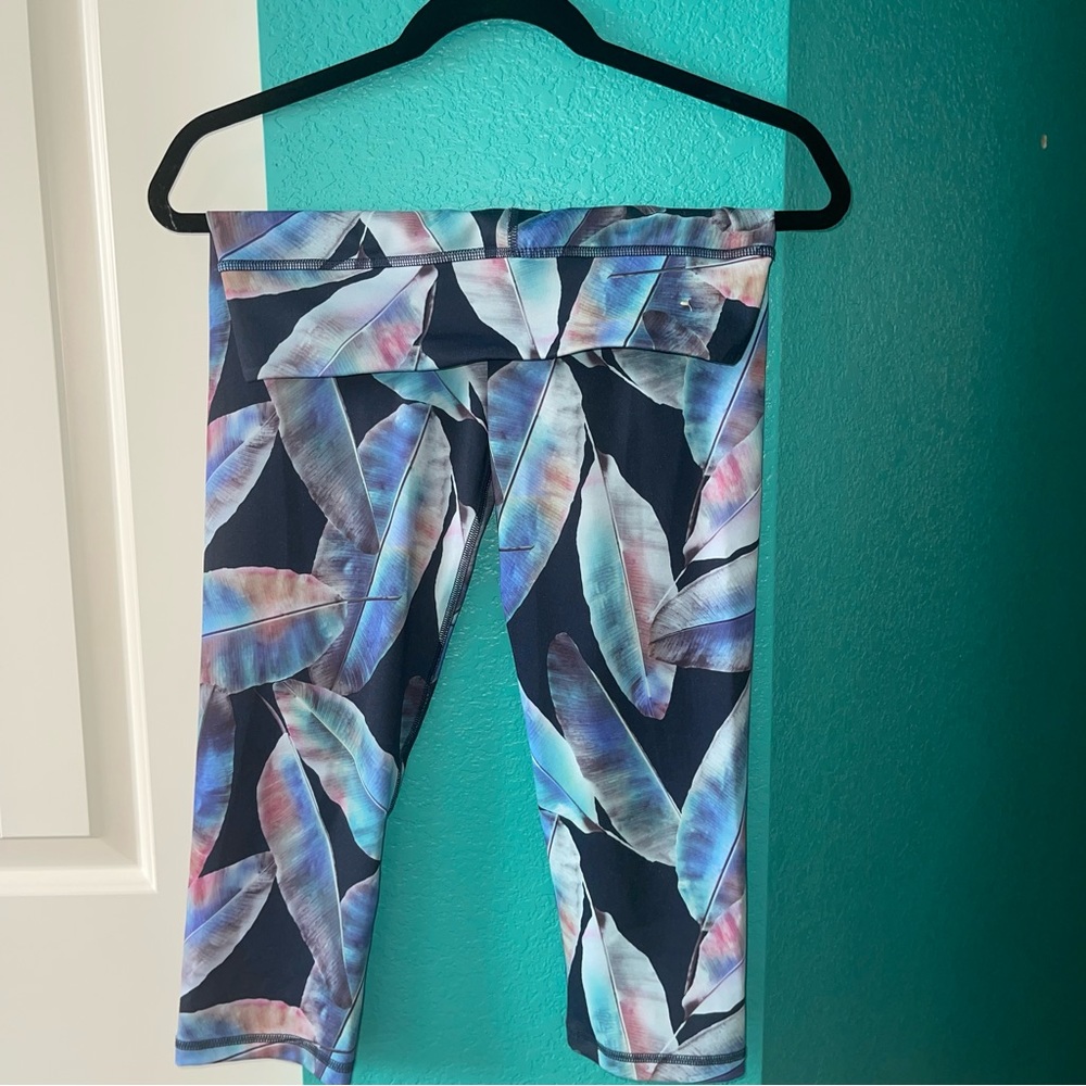 Floral Patterned Workout Capris - Picture 3 of 5